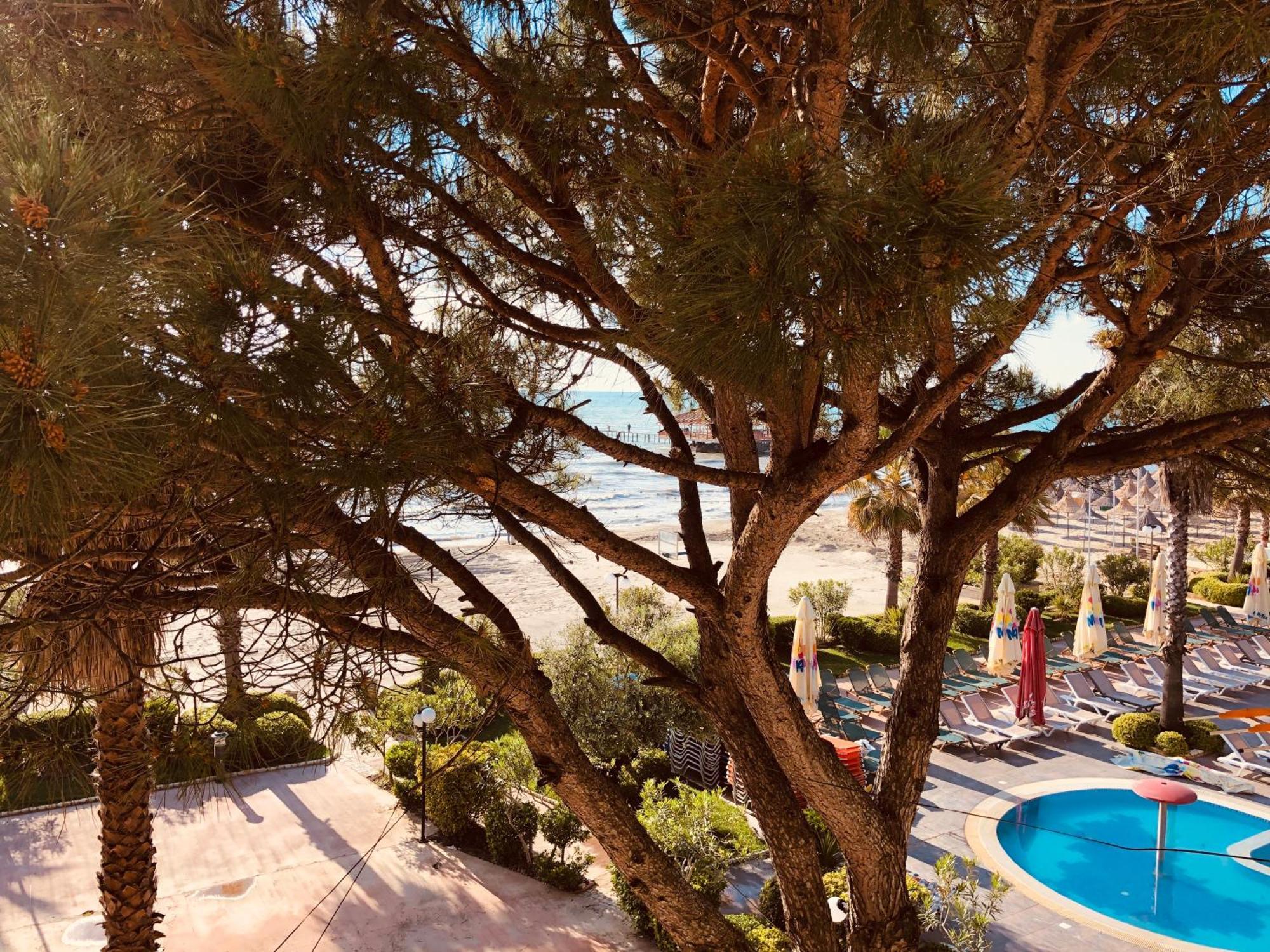 Mali I Robit Beachfront Apartment Golem  Exterior photo